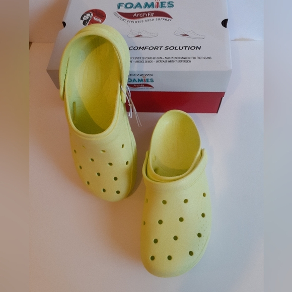 NEW! Women's Skechers Foamies Arch Fit "Lime" - Picture 2 of 4